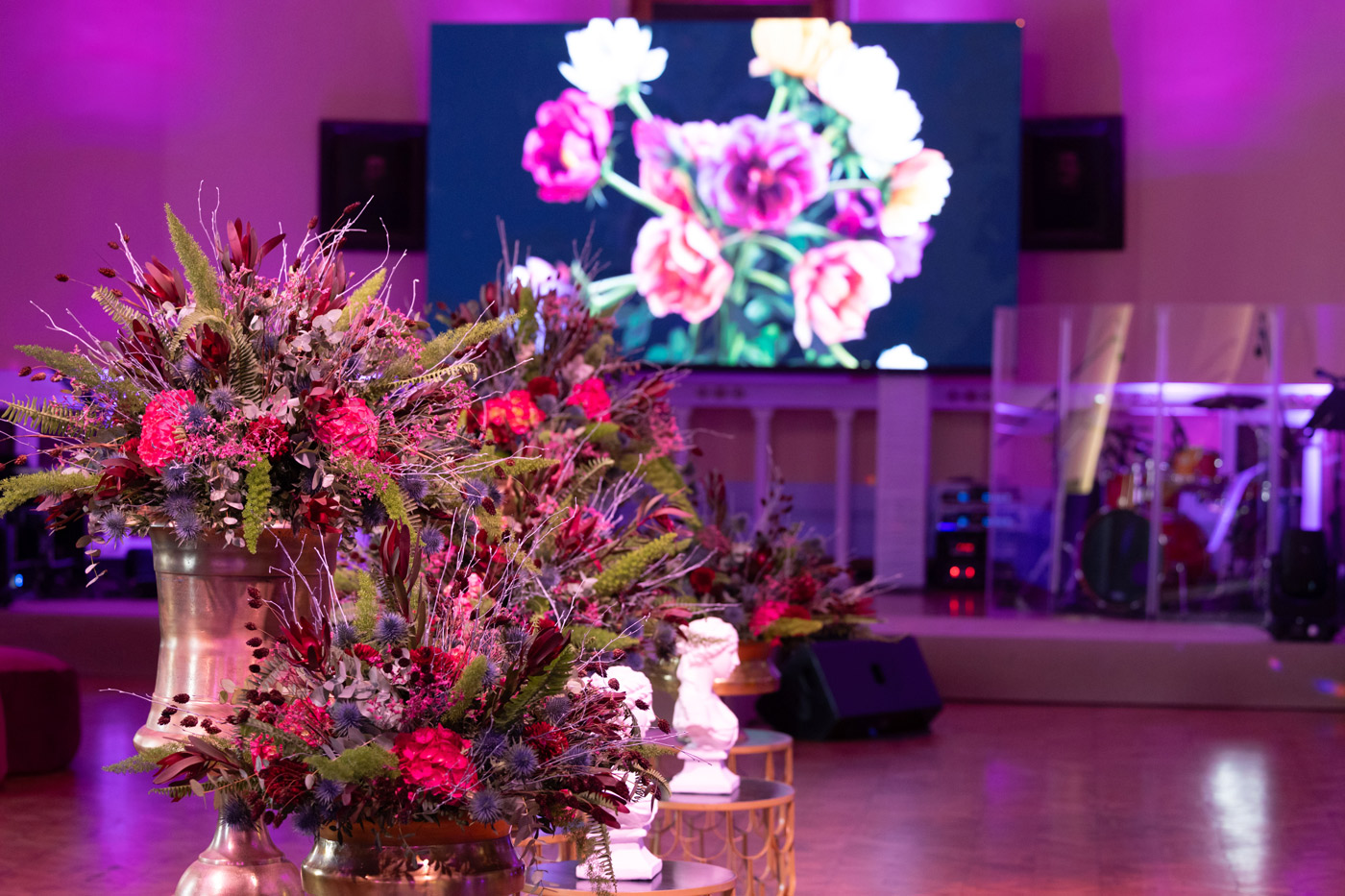 Luxury event decoration in Greece with floral arrangements and LED screen — DMC agency organizing elegant corporate and incentive events.